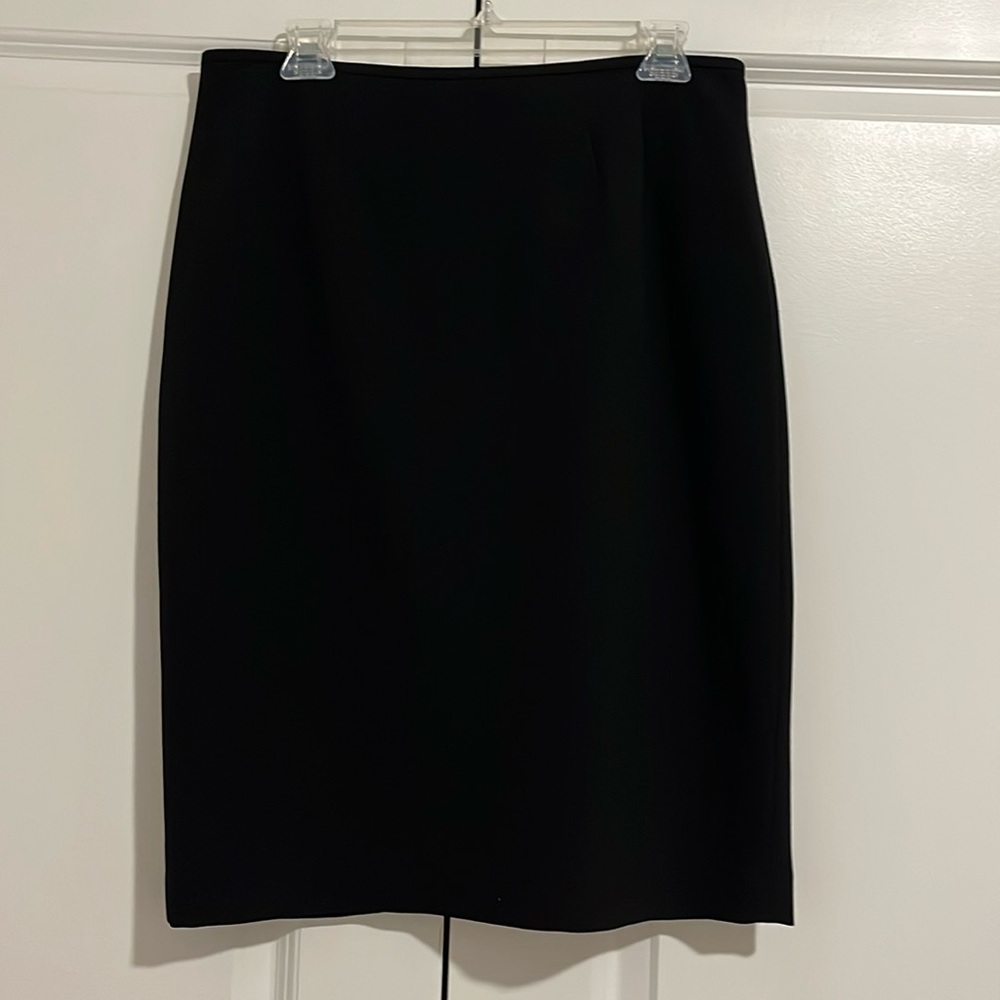 *3 for $18* Jones basic black size 8 crêpe pencil skirt